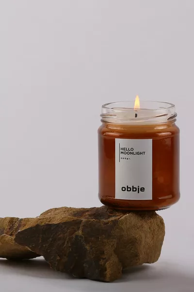 Bougie en pot en verre ambré parfumée à la vanille et à la guimauve