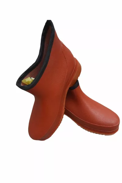 rutschfester Arbeitsstiefel mit Sohle