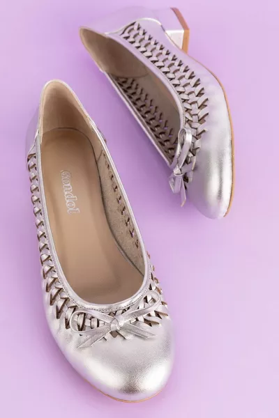 نسائي جلد طبيعي عارضة قصيرة الكعب الباليه الشقق SS.