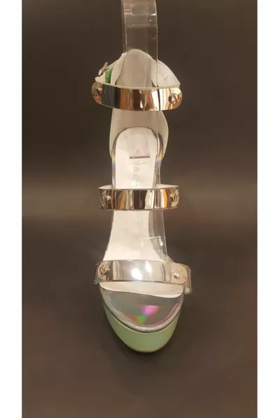 أحذية نسائية خضراء