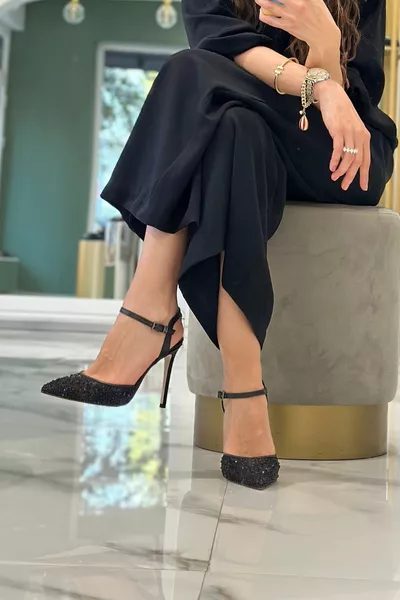 المرأة السوداء الكاحل التعادل جلد طبيعي الكعب الخنجر 