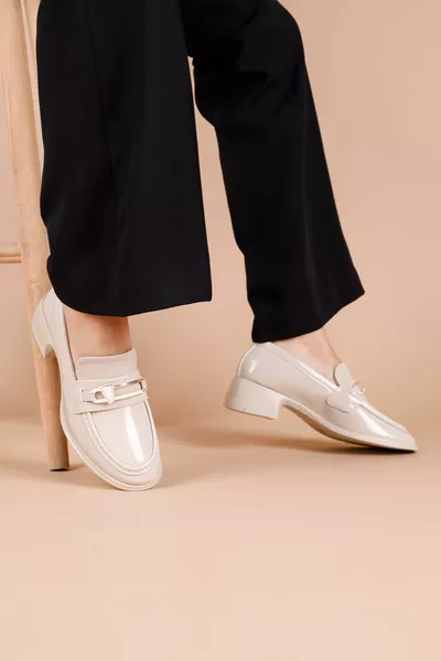 بورتوس براءات الاختراع والجلود البيج المرأة أحذية المتسكع