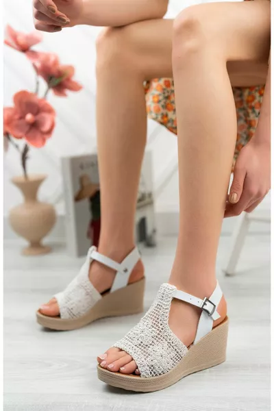 Damensandalen mit gepolsterter Ferse und geflochtener Stange