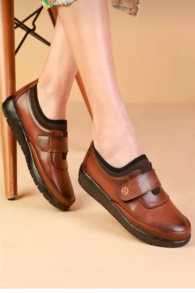 تان الجلد لينة للماء أحذية أمي الموسمية