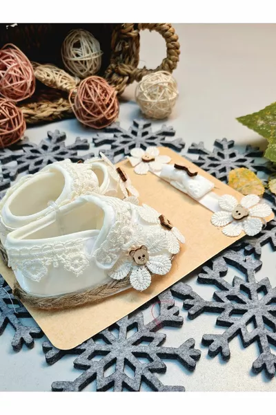 Пинетки и повязка на голову для новорожденной девочки