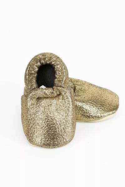 Foglio d'oro modello primo passo scarpe da bambino