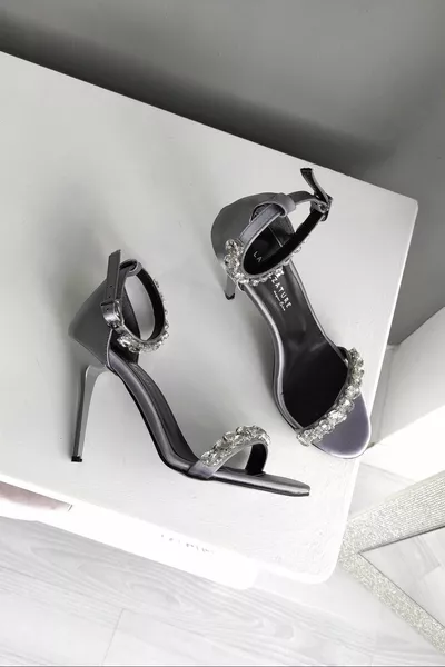 حزام واحد الكاحل حجر البلاتين الساتان سم الكعب أحذية نسائية