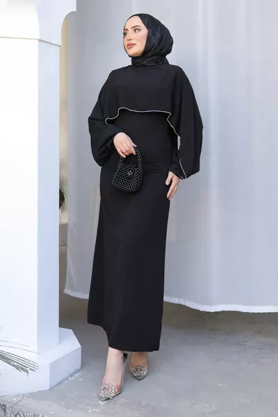 Abito da sera con maniche nere dettagliate in pietra