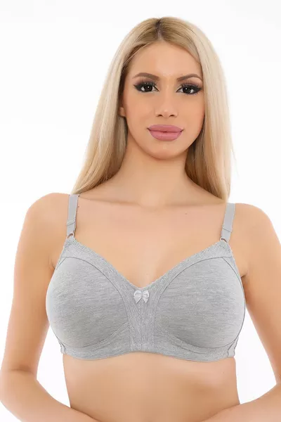 صدرية جمعت الصدر من دون سلك ولا وسادات من قماش القطن 