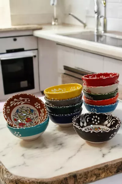 Серия Кутехая Комплект Керамични Купички за Закуска, Зарядка и Сервиране - С Чини Мотив