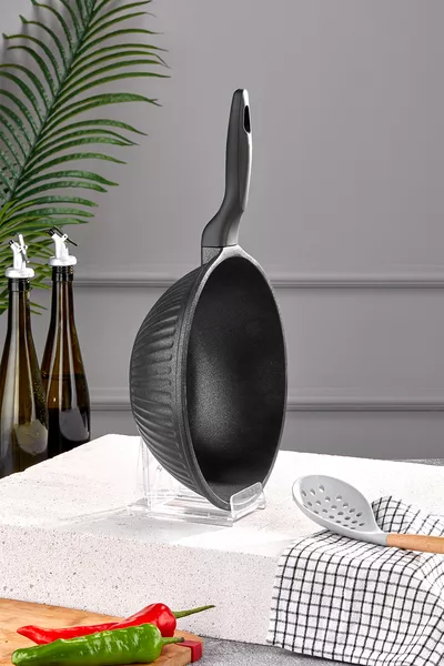 Valeriya Gusseisen-Wokpfanne cm