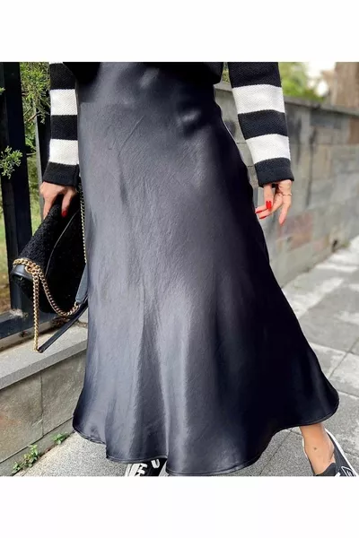 تنورة فيريف سوداء