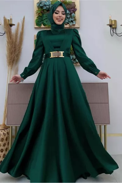 Damen Grün (Smaragd) Abendkleid aus Satin mit Gürtel und Detail T 