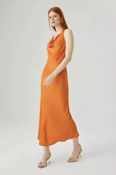 Long Evening Dress Tied at the Neck - Bronze