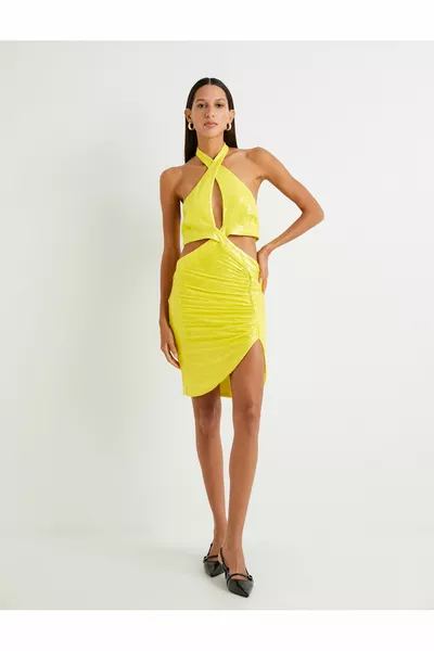 Mini-robe à paillettes à fenêtre détaillée