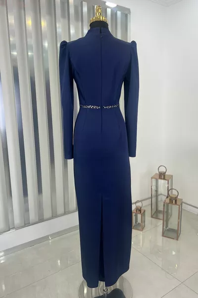 Robe de soirée drapée à bande de pierre modèle de stylo en satin - bleu marine