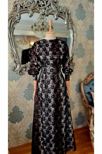 Zwarte kant gecoate satijnen stof, comfortabele pasvorm hijab avondjurk