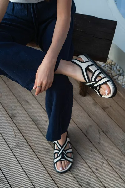 Landry Beige Paille Croix Détail Cheville Cravate Semelle Plate Femmes Sandales