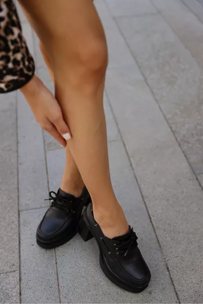 المينا حذاء نسائي بكعب عال دانتيل مفصل - أسود