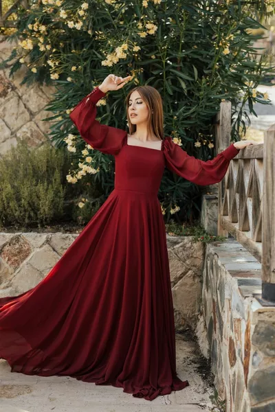 آريس الشيفون مربع الرقبة بورجوندي اللباس