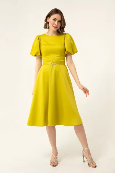 Pistaziengrünes Mini-Satin-Abendkleid mit Ballonärmeln und Steingürtel für Damen