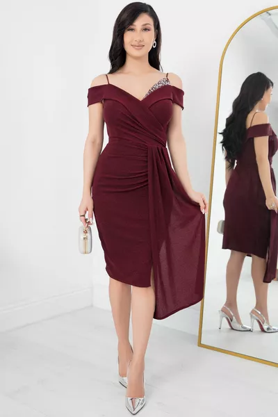 Abito con dettagli in pietra con colletto 