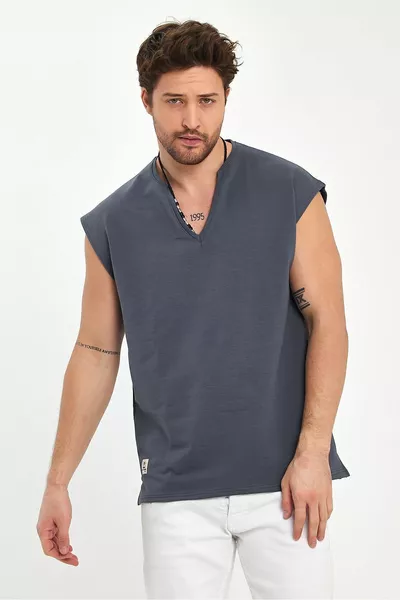 T-shirt oversize a maniche corte con scollo a V profondo, taglio comodo, in doppio filo