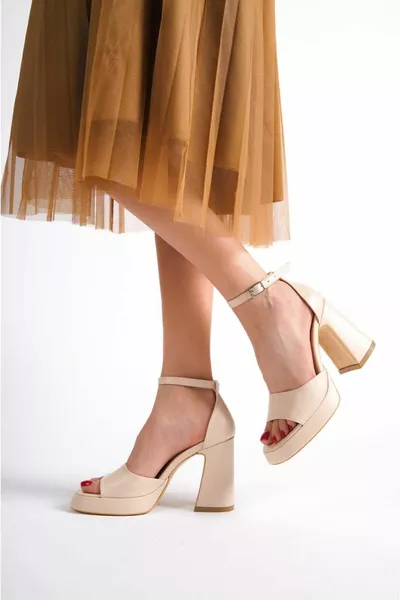 المرأة الجلد البيج منصة الكعب السميك
