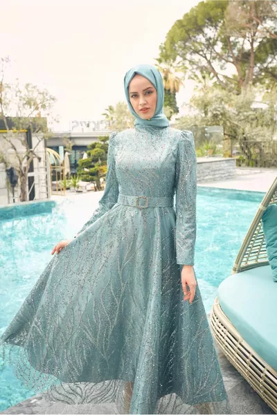 فستان سهرة مطرز بحزام من الترتر 