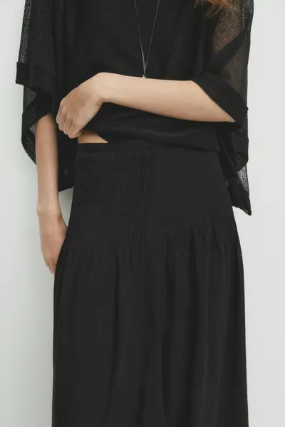 تنورة متدفقة من مزيج الكتان بطيات