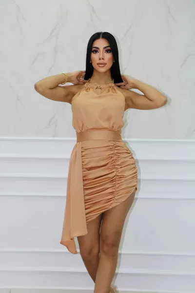 Kobe Satin Design manica, spalla e schiena scollato lato Cape Abito corto abito da sera