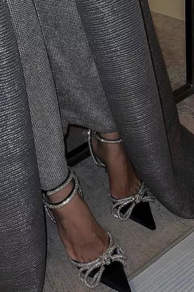 Damen Schwarz Satin 8 cm Stiletto Heels Schleife Stein Knöchel gewickelt Spitze Spitze Abendschuhe