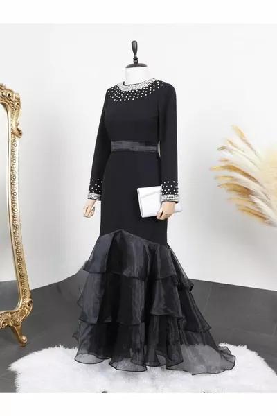 Eteği Katlı Yakası Ve Kolu Taşlı Abiye