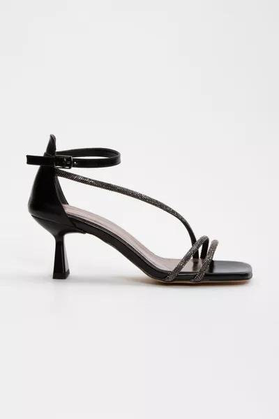 Женские черные туфли с двойным ремешком и закрытой спиной Стильные туфли на низком треугольном каблуке