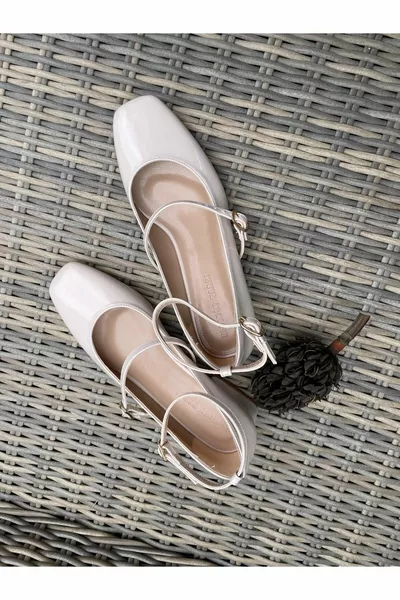 Cora Alçak Topuklu Bant Detaylı Bej Rugan Babet
