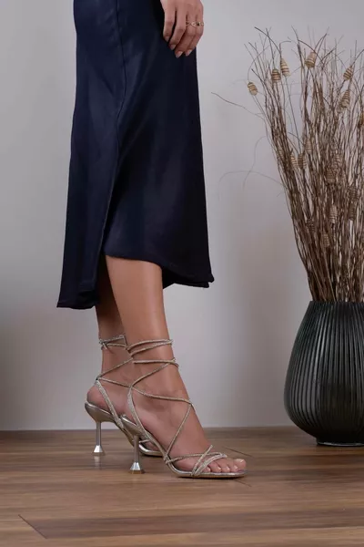 الرباط حجر الكعب التفصيلي الفضة المعدنية