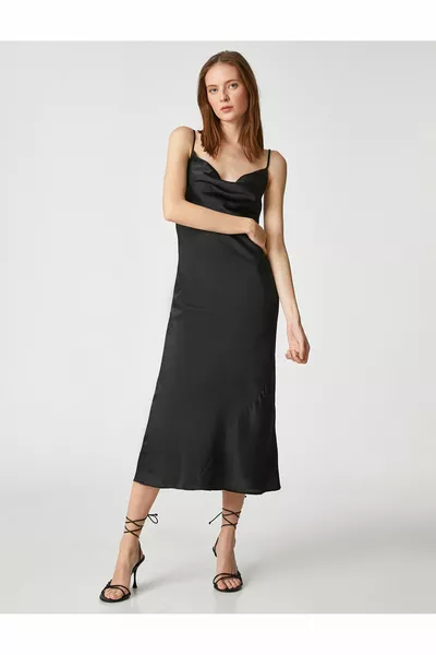 Abendkleid aus Satin Träger Degaje Kragen