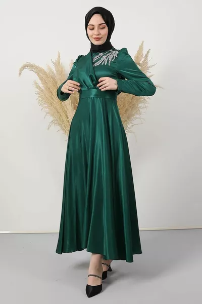Satin Abendkleid mit Schulterstein Smaragd
