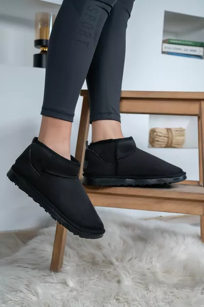 Schwarze Ultra Mini Wildleder Stiefeletten mit Innenpelz und flacher Sohle und Stiefeletten für Damen