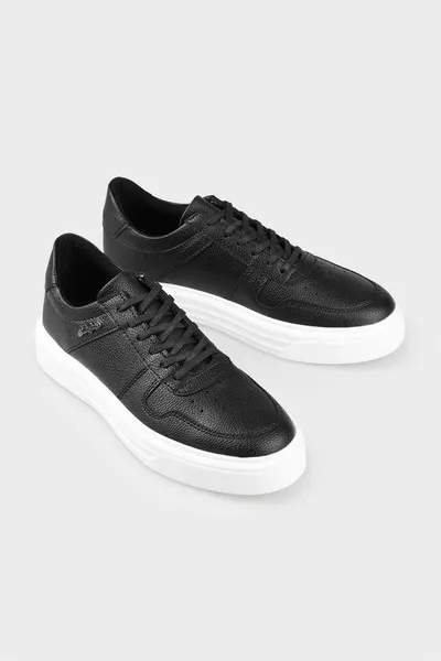 أحذية رياضية رجالية سوداء