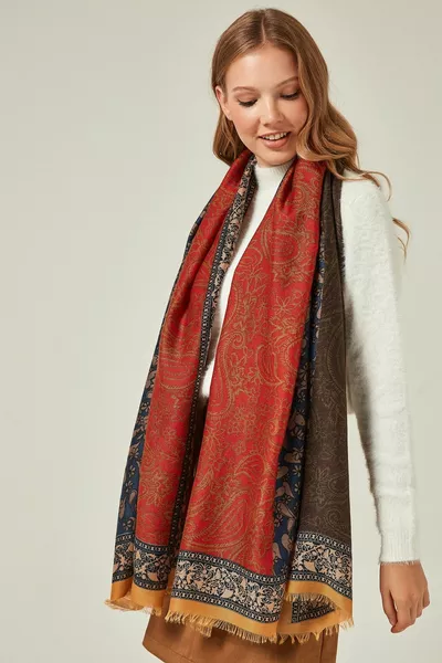  Châle jaune à motifs