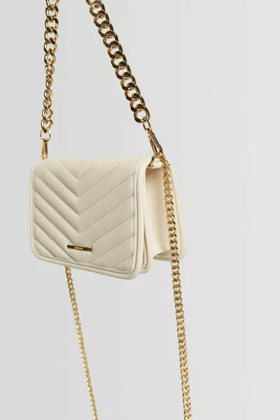 Veelzijdige gewatteerde crossbody tas met ketting