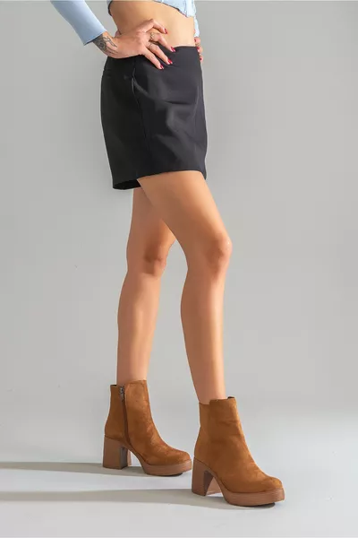 أحذية نسائية بكعب سميك