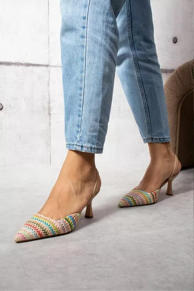 تصميم خاص جميل وأشار اصبع القدم القش المغلفة الكعب عارضة