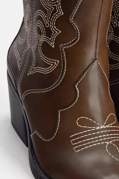 أحذية رعاة البقر مخيط