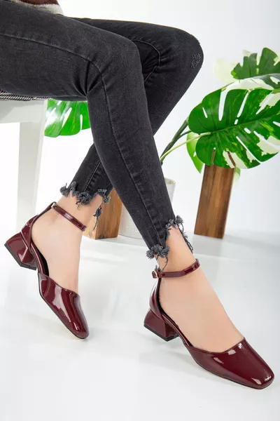 Bourgondisch lakleer dames buiksplit vierkante neus nieuwe seizoen korte hakken