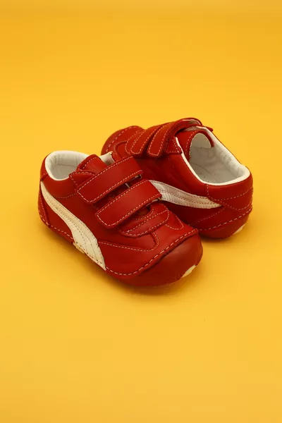 جلد طبيعي العظام الخطوة الأولى أحذية الطفل 