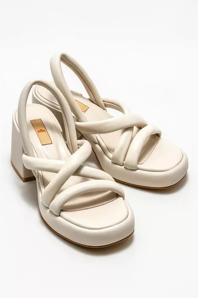 Ecru leren sandalen met hak voor dames