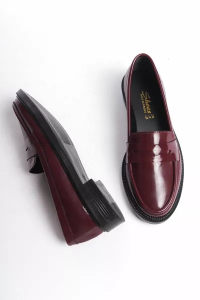 Женские простые и стильные лоферы с зазубренной подошвой дизайна