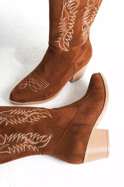 Stivali da cowboy con cerniera ricamati in pelle scamosciata marrone chiaro da donna